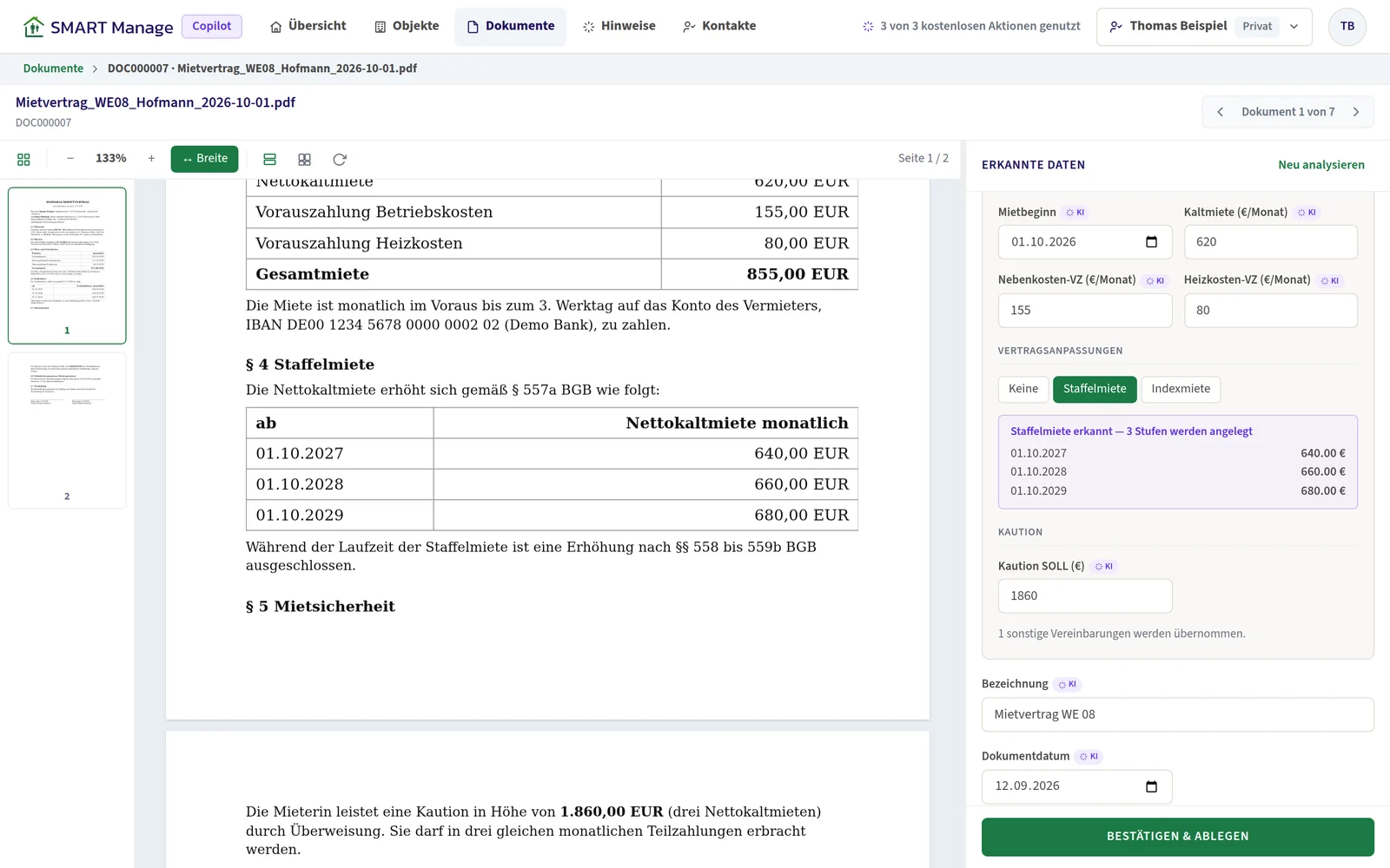 Hochgeladener Beispiel-Mietvertrag, daneben die von der KI erkannten Daten zur Bestätigung: Mietbeginn, Kaltmiete 620 €, Vorauszahlungen, erkannte Staffelmiete mit drei Stufen und Kaution 1.860 €.